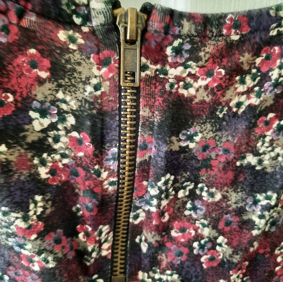 G21 Size L Floral Peplum Sleeveless Shirt - Picture 8 of 9